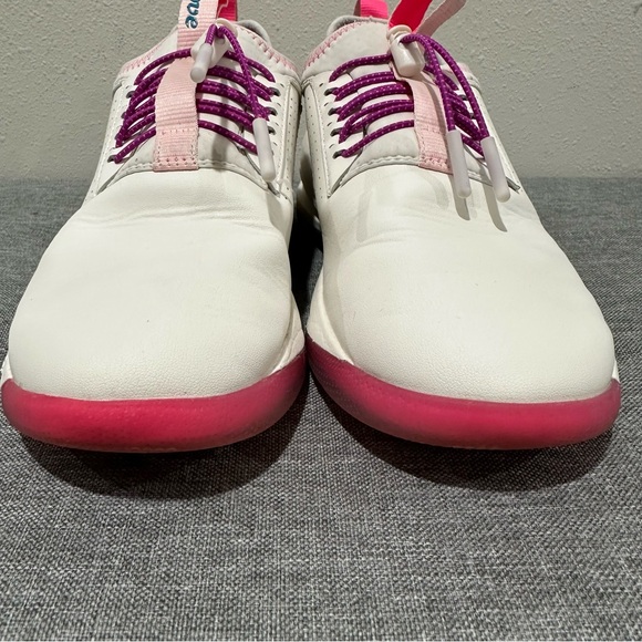 Clove Classic Nursing Sneaker - Picture 4 of 10